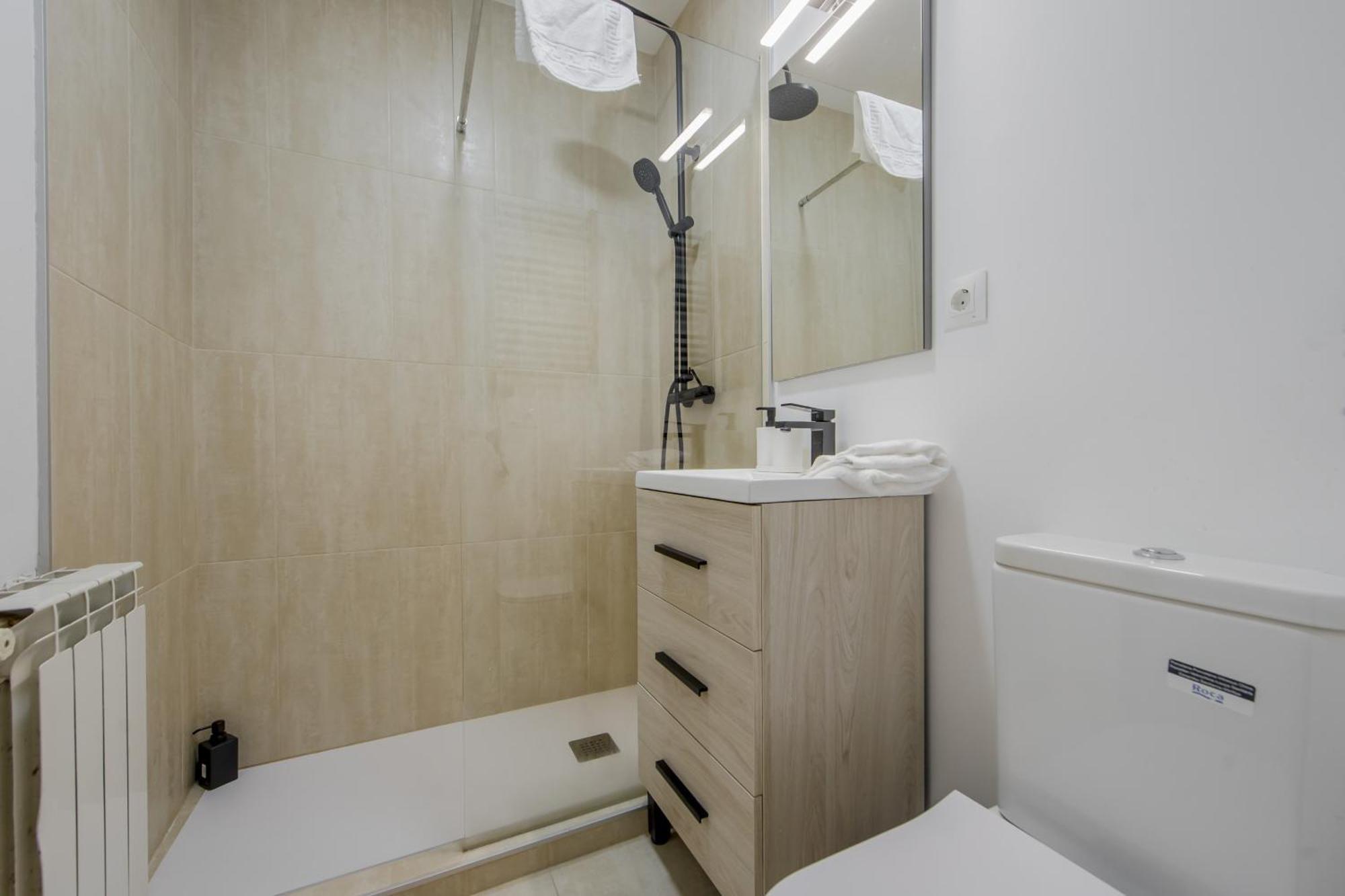Premium Apt Para 9Pax En Calle Olmo - Centro De Madrid E1 Exterior photo